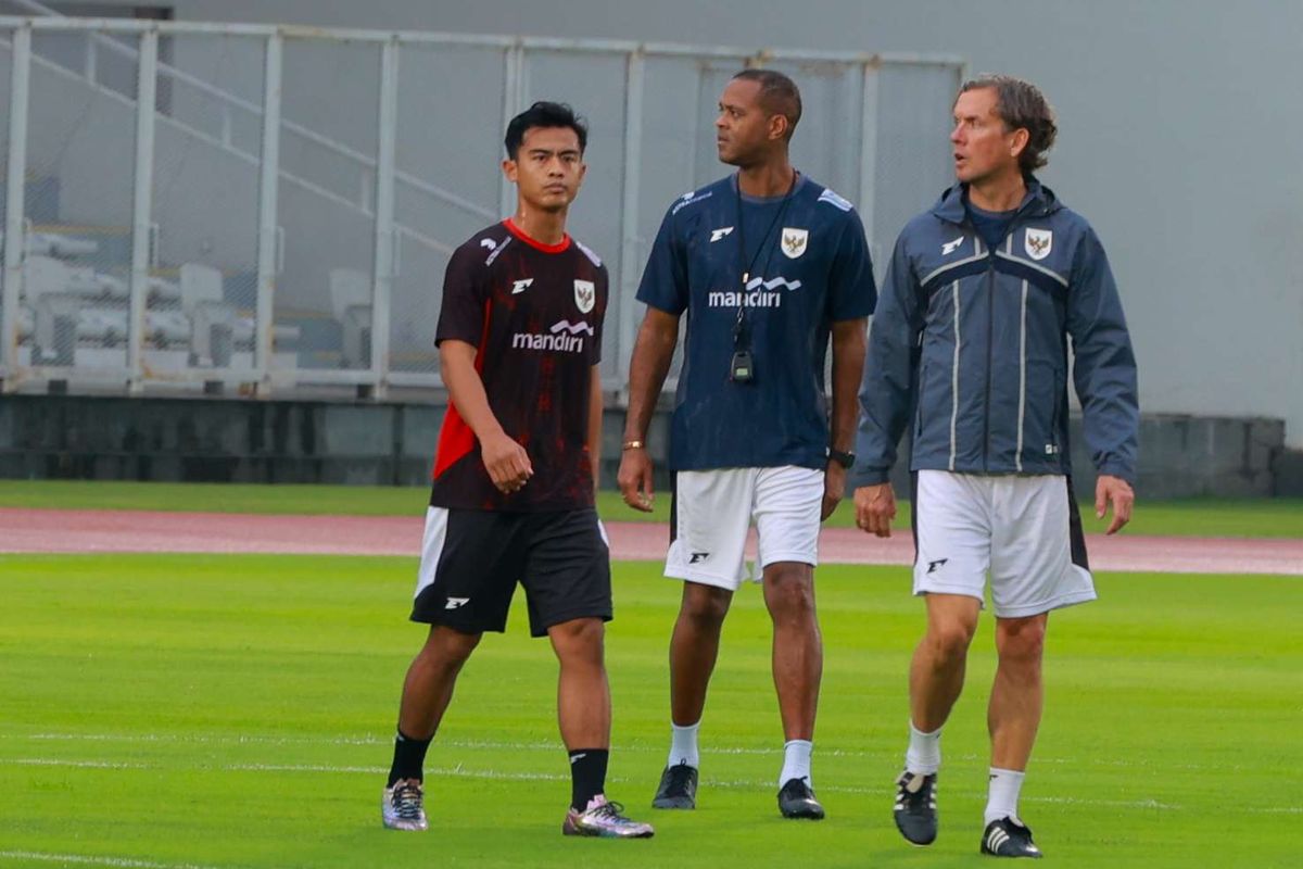 Patrick Kluivert, piala dunia 2026, timnas Indonesia, Piala Dunia, Kualifikasi Piala Dunia 2026 Zona Asia, Anton Sanjoyo, Alex Pastoor, Pengamat: Alex Pastoor Pelatih Timnas Indonesia, Kluivert Pulang Aja ke Belanda