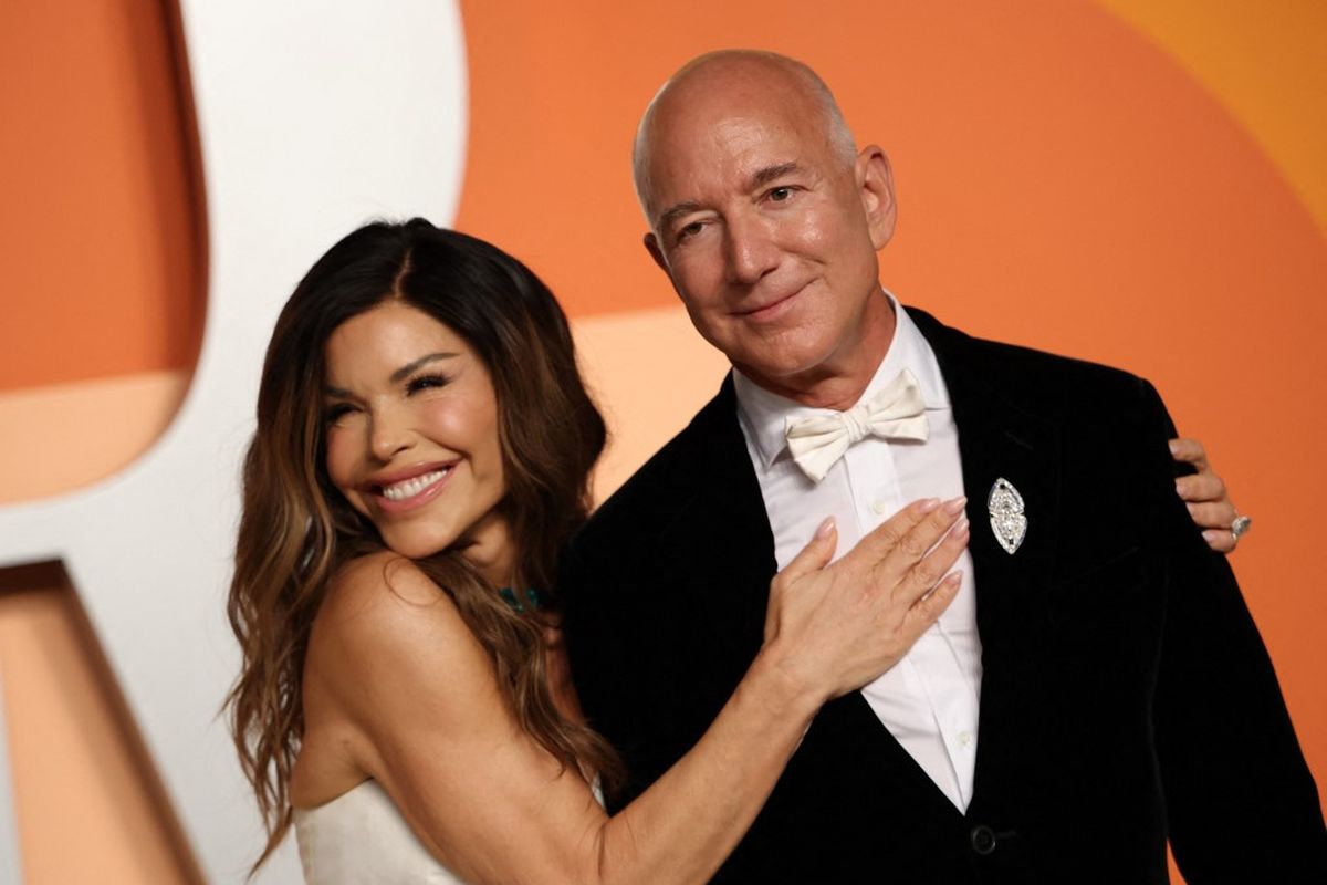 undangan pernikahan, Jeff Bezos, Lauren Sanchez, Undangan pernikahan, pernikahan jeff bezos, jeff bezos menikah, pernikahan jeff bezos lauren sanchez, undangan pernikahan jeff bezos, Undangan Pernikahan Jeff Bezos dan Lauren Sanchez Dikritik Warganet, Kenapa?