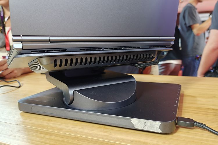 Lenovo, Lenovo ThinkBook VertiFlex, Lenovo Smart Motion, Lenovo Pamer Laptop Layar Putar dan Stand Laptop yang Bisa Turun-naik