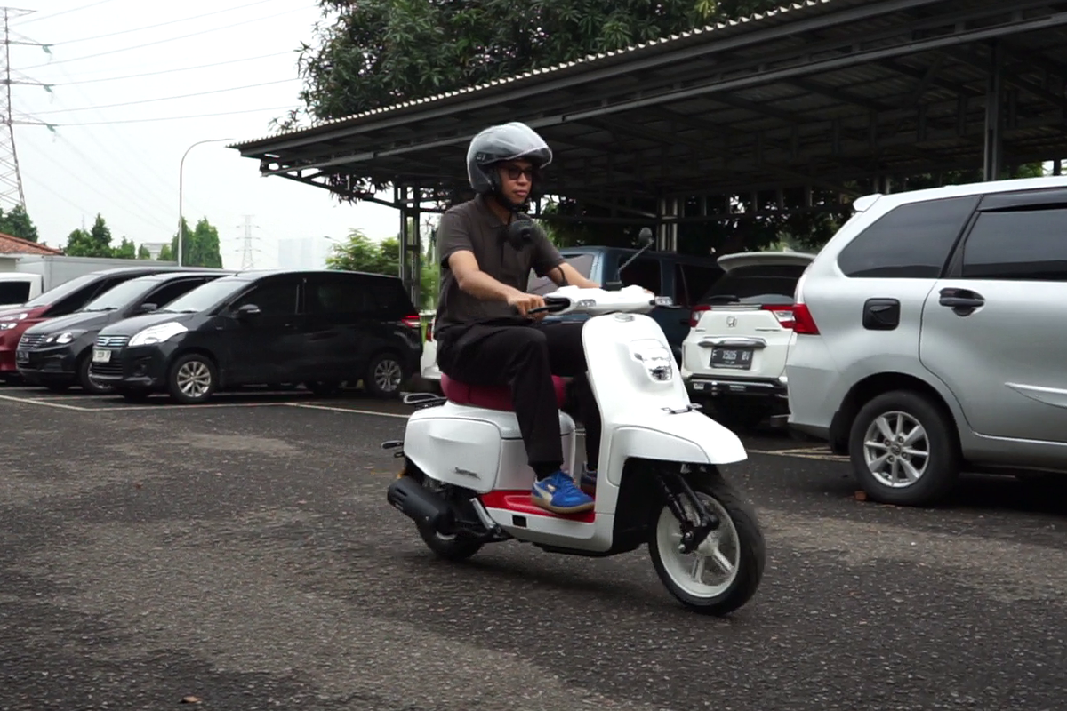 MForce Indonesia, skuter matik, Swiftbee 125, desain unik, Ulasan Swiftbee 125: Skuter Matik dengan Desain Unik