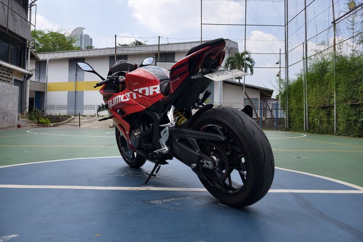 SRK 800 RR, motor sport, Spesifikasi QJMotor SRK 800 RR: Mesin 4 Silinder Bertenaga 120 TK