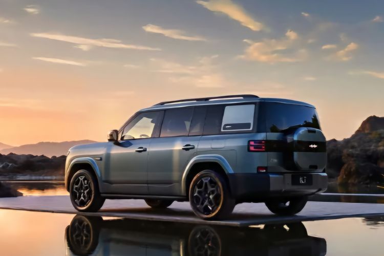fitur canggih, kemampuan off-road, SUV Plug-in Hybrid, Dimensi Besar, BYD Luncurkan SUV PHEV di China, Bisa Tempuh 1.300 Km, Dimensi Besar dan Kemampuan Off-Road, Kapasitas Kabin , Fitur Andalan, Pilihan Varian 