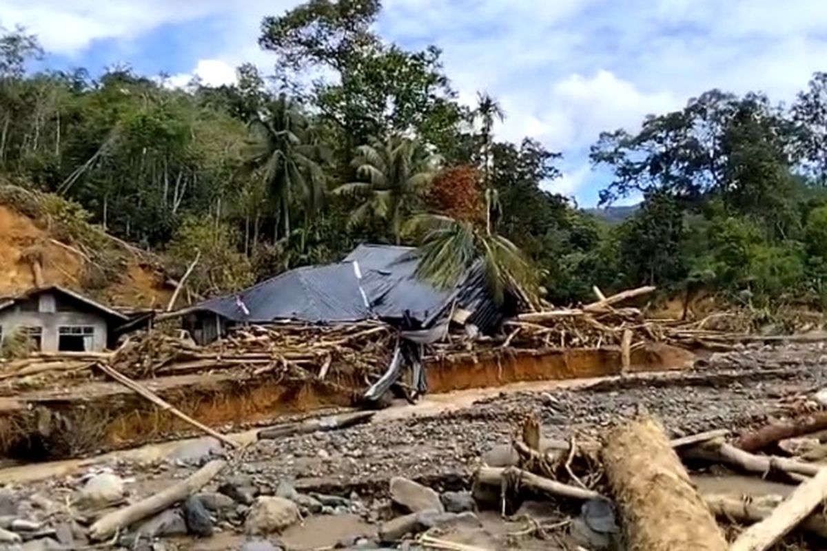 3 Pekan Mengungsi, Penyintas Banjir Tapanuli Tengah Hanya Makan Mi Instan, Penyakit Mulai Bermunculan, Tiga Minggu Konsumsi Mi Instan, Penyakit Mulai Bermunculan, Keluhan Distribusi Bantuan Tak Merata, Data Korban dan Kerusakan, Rumah Hanyut dan Permukiman Jadi Aliran Sungai, Menunggu Kepastian Hunian Baru, Relokasi Dinilai Terlalu Jauh, 301 Rumah Hilang di Hutanabolon, Pemkab Siapkan Lahan Relokasi