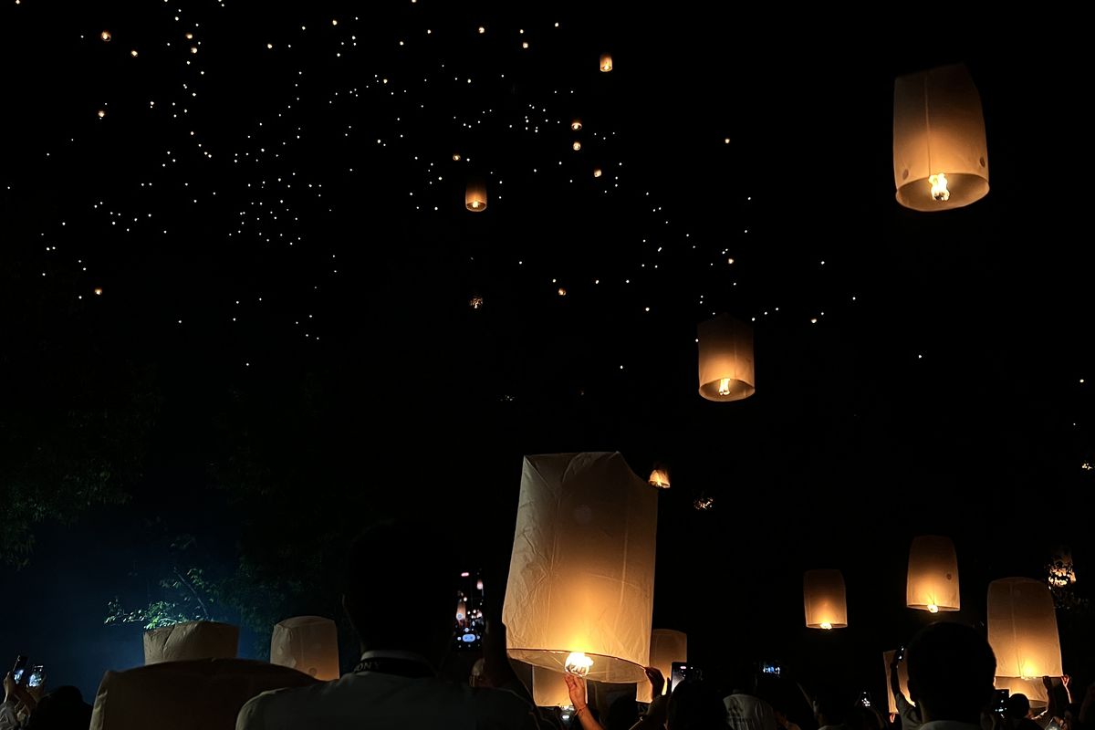 ketentuan festival lampion borobudur, aturan ikut festival waisak 2025, syarat nonton festival lampion, tiket dan dresscode festival borobudur, aturan kamera festival candi borobudur, Ketentuan Ikut Festival Lampion Waisak 2025 di Borobudur