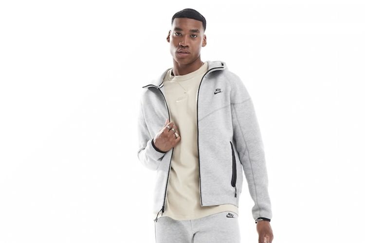 Tracksuit Nike, Nicolas Maduro, Tracksuit Nike yang Dikenakan Nicolas Maduro Saat Penangkapan Laris Jadi Incaran