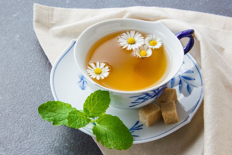 minuman hangat, musim hujan, 7 Minuman Hangat yang Cocok Dinikmati Saat Musim Hujan, 1. Bandrek, 2. Sekoteng, 3. Wedang Ronde, 4. Teh Jahe, 5. Cokelat Panas