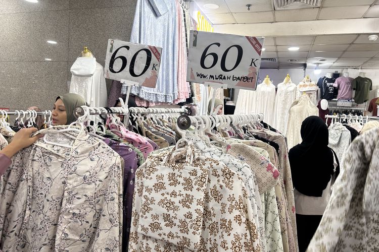 10 Rekomendasi Toko Busana Muslim Murah di Tanah Abang, 1. Pop Star Starla, 2. Mileea.id, 3. Amanah Collection, 4. Kintamani, 5. Eunique Boutique, 6. Lancar Fashion, 7. Su’Nie by Niche, 8. Zhifara Muslim Wear, 9. Attin Collection, 10. Sonia Moeslim