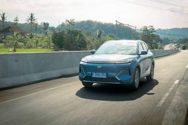 Geely, Chery, PHEV, plug-in hybrid electric vehicle, SUV Hybrid, Tiggo 8 CSH, Starray EM-i, Komparasi Geely Starray EM-i vs Chery Tiggo 8 CSH, Siapa Unggul?