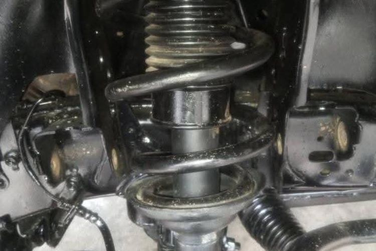 suspensi mobil keras, bantingan suspensi keras, Suspensi mobil keras, Ayunan suspensi keras saat kosong, Solusi Bantingan Suspensi Mobil Keras saat Muatan Kosong