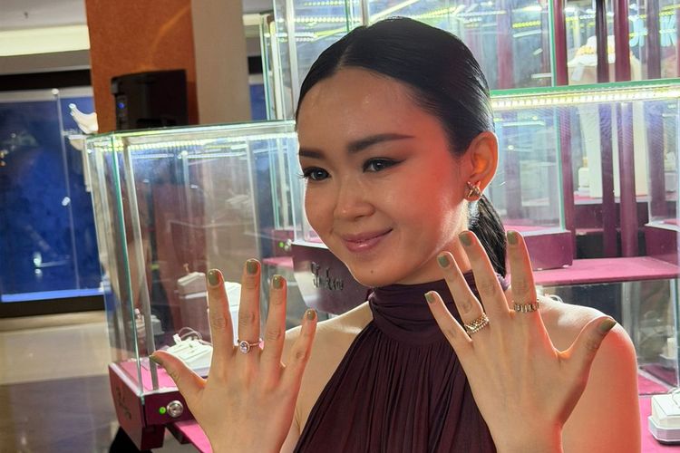 berlian alami, Kolaborasi dengan Monica Ivena, Frank & co. Luncurkan Love Poetry Promise Ring