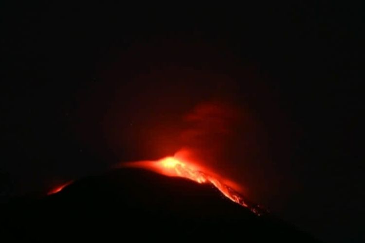 gunung api, Gunung Lewotobi, Gunung Merapi, Gunung Semeru, gunung api berstatus Siaga, BNPB: Waspada 4 Gunung Api Berstatus Siaga, Dua di Pulau Jawa