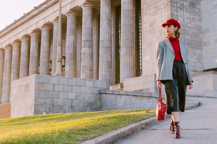 Clavi Kirana, tips berpakaian, ootd, OOTD, tips fashion, clavi kirana, Bagaimana cara berpakaian untuk iklim tropis, ootd iklim tropis, fashion iklim tropis, Tetap Fashionable Saat Cuaca Panas dan Hujan, Ini Tips dari Desainer, 1. Pilih celana pendek dan kaos saat hujan turun, 2. Blazer untuk berbagai acara, 3. Mainkan warna dengan cermat, 4. Andalkan sepatu dan jam sebagai statement, 5. Utamakan kenyamanan, baru bicara tren