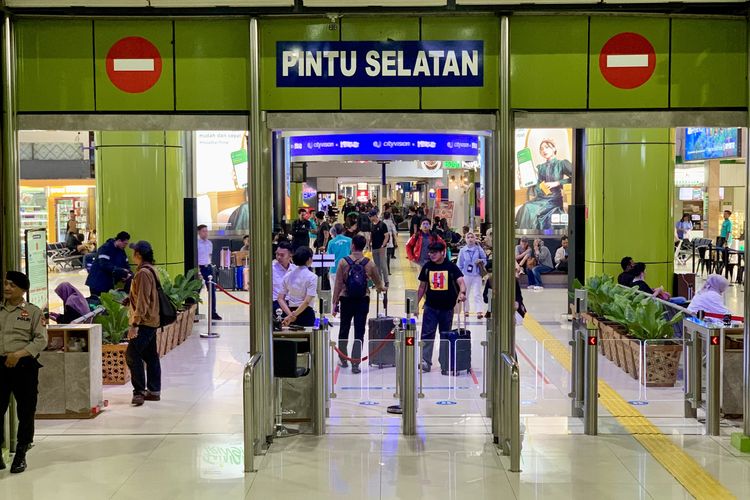 Aturan membawa bagasi di kereta, beli dua tiket kereta, bisakah beli tiket kereta 2 kursi untuk 1 orang, aturan membawa bagasi di kereta, Bolehkah Beli Dua Tiket Kereta Api untuk Satu Orang?