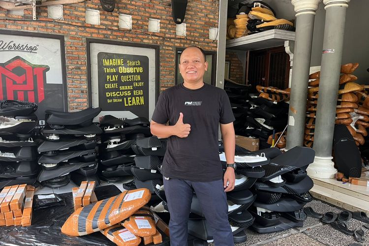 jok motor, Modifikasi Jok Motor, latex, latex jok motor, jok motor latex, Biar Lebih Nyaman, Segini Biaya Ganti Jok Latex buat Skutik