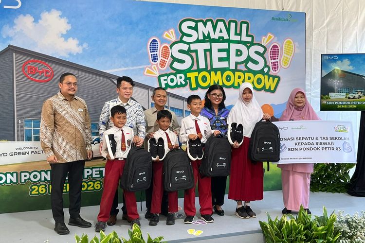 sepatu, tas sekolah, Small Steps for Tomorrow, CSR BYD, Dari Ruang Kelas di Depok, BYD Memulai Langkah Kecil untuk Masa Depan