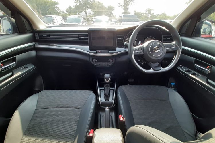 Mobil Keluarga, Suzuki XL7, Mitsubishi Xpander Cross, LSUV, Persaingan Mobil Keluarga: Suzuki XL7 vs Mitsubishi Xpander Cross