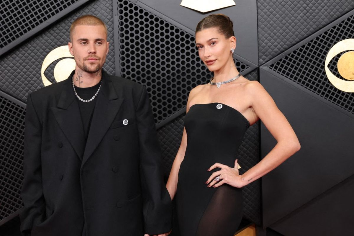 Justin Bieber, Hailey Bieber, Grammy Awards 2026, Justin dan Hailey Bieber Tampil Kompak di Grammy 2026, Pakai Pin ICE Out