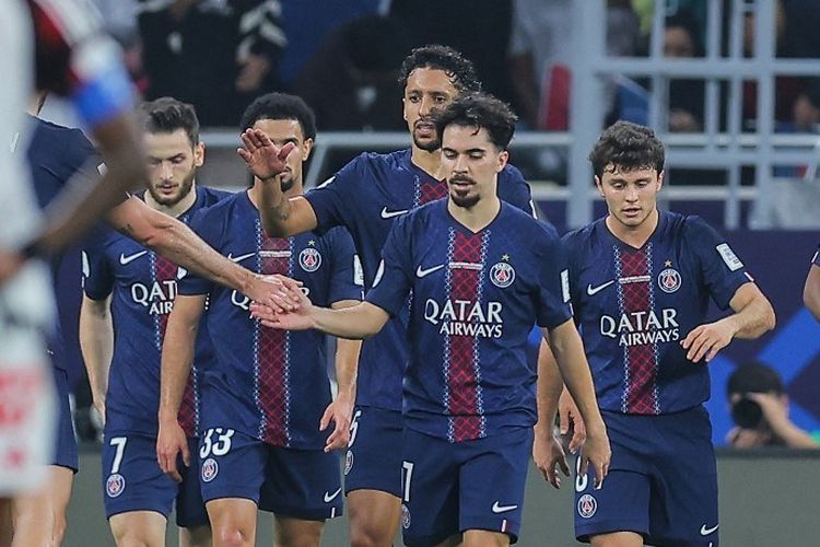 Manchester United, Luis Enrique, Manchester United Gigit Jari, PSG Rayu Enrique untuk Jangan Pergi