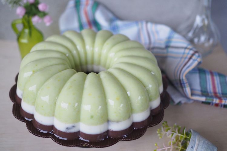 alpukat, Tak Cuma Jus, Ini 10 Olahan Alpukat dari Puding hingga Es Krim, 1. Puding alpukat, 2. Sushi timun dan alpukat, 3. Es krim alpukat, 4. Alpukat smoothie bowl, 5. Jus alpukat susu kedelai, 6. Roti alpukat