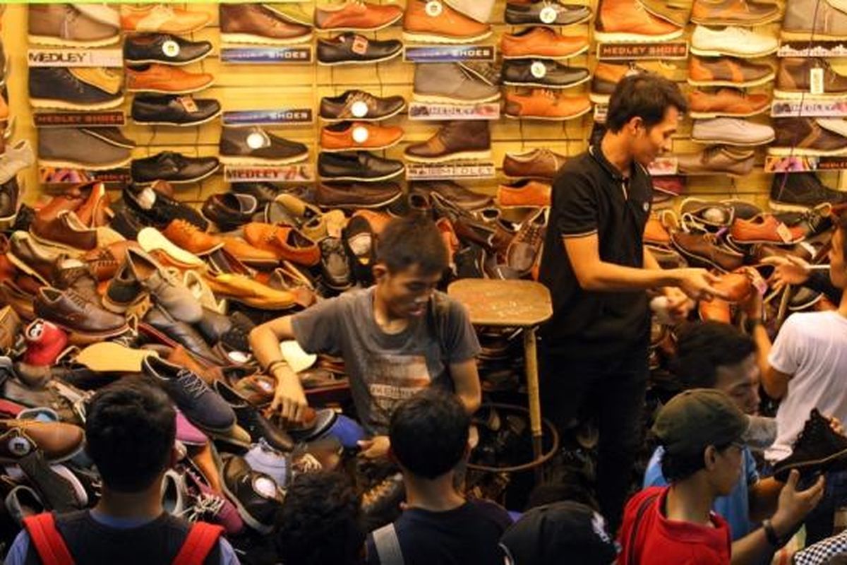 Pasar Taman Puring, kebakaran Pasar Taman Puring, kebakaran pasar taman puring, pasar taman puring terbakar, Pasar Taman Puring Terbakar, Surga Barang Branded yang Berkali-kali Diuji Api, Sentra barang branded, Baca juga: , Kian sepi, Bukan kebakaran pertama