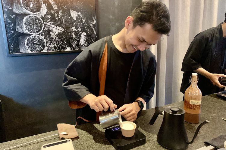 apa itu cafe latte, perbedaan latte dan kopi susu, apakah latte dan kopi susu sama, bahan dan cara membuat latte, Serupa tapi Tak Sama, Apa Bedanya Cafe Latte dan Kopi Susu?