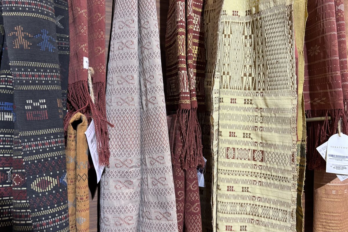 Tobatenun, Batak, Ulos, tenun, wastra Batak, ulos batak, ulos, kain tradisional, tenun Batak, wastra batak, wastra nusantara batak, kain batak, Mengenal Ulos Tumtuman dan Sadum, Dua Wastra dengan Teknik Jungkit
