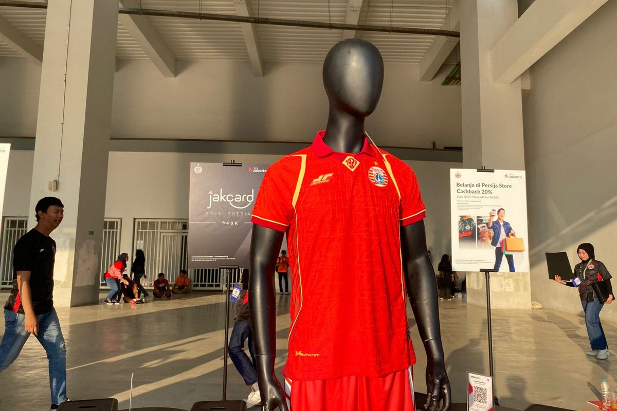 Persija Jakarta, Persija, persija jakarta, persija, Super League 2025/2026, jersey persija, Persija Jakarta Launching Tim dan Jersey Baru, Warna Merah dan Aksen Emas