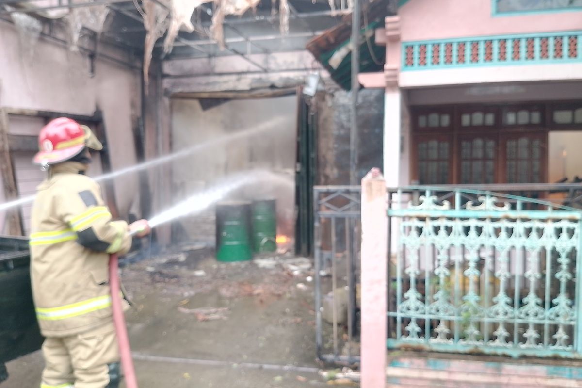 kebakaran, Kendal, Detik-detik Pekerja Gudang Tiner Kendal Terjebak Kobaran Api, Luka Bakar di Perut dan Kaki