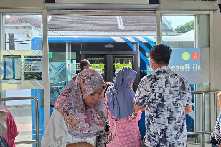 Pemprov DKI Jakarta, Transjakarta, Bus Transjakarta, tarif bus transjakarta, rencana kenaikan tarif transjakarta, Pemprov DKI Masih Kaji Rencana Kenaikan Tarif Bus Transjakarta