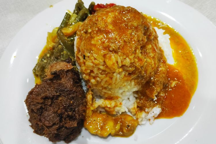 Grab Indonesia, Spikoe Resep Kuno, Pisang Goreng Madu Bu Nanik, Tip-Top Restaurant, RM Surya, Kopi Tuku, Lawless Burgerbar, Sushi Tei, 18 Kuliner di Indonesia yang Masuk Nominasi Penghargaan Versi Grab, 1. Spikoe Resep Kuno, 2. Nasi Goreng dan Nasi Kebuli Menteng, 3. Pisang Goreng Madu Bu Nanik, 4. Aldi's Burger, 5. Lalapan Buk Sun, 6. RM. Padang Saranani Anduonohu, 7. Falala Chocolate, 8. Tip-Top Restaurant, 9. Ayam Geprek Keprabon Express, 10. Bakso Titoti, 11. RM Surya, 12. Kopi Tuku, 13. Martabak Sinar Bulan, 14. Donat Bahagia, 15. Nasi Ayam Hainam Uncle Han's, 16. Kwetiau Akang, 17. Lawless Burgerbar, 18. Sushi Tei