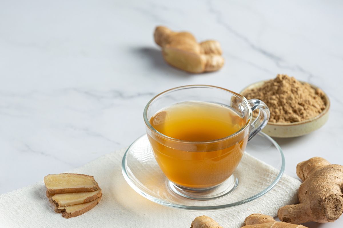 manfaat air jahe pagi hari, minuman herbal penghangat tubuh, cara membuat air jahe sehat, Manfaat Minum Air Rebusan Jahe di Pagi Hari, Tak Cuma Hangatkan Tubuh, 1. Menghangatkan Tubuh dan Menjaga Imunitas, 2. Melancarkan Pencernaan dan Redakan Perut Kembung, 3. Meredakan Mual di Pagi Hari, 4. Meningkatkan Metabolisme dan Energi, 5. Mengurangi Risiko Peradangan, 6. Menjaga Kesehatan Jantung, 7. Melancarkan Sirkulasi Darah, 8. Membantu Menurunkan Berat Badan, 9. Mengurangi Risiko Diabetes, 10. Meningkatkan Kesehatan Otak