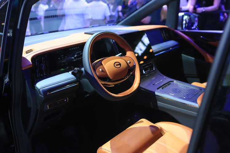 Toyota, Alphard, Toyota Alphard, Adu Spesifikasi MPV Premium: GAC E9 PHEV VS Toyota Alphard, Dimensi dan Kabin, Performa dan Efisiensi, Fitur dan Kenyamanan, Keselamatan dan Teknologi, Kesimpulan