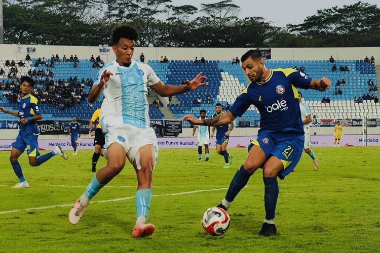 Arema FC, Super League, arema, PSBS Biak, Arema FC vs PSBS Biak, Super League 2025-2026, hasil super league 2025-2026, hasil arema fc vs psbs biak, Arema FC Menang 4-1, Kado Ulang Tahun, Momen Spesial di Kanjuruhan