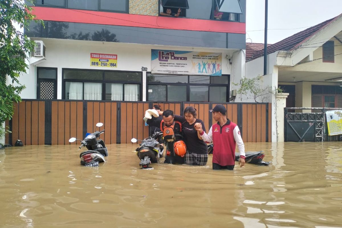 Hujan deras, suspensi motor, shockbreaker, Perawatan motor, hujan deras, Hujan Deras di Jakarta: Waspada Kerusakan Shockbreaker Motor