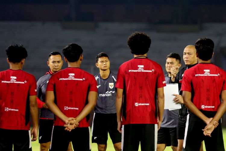 Nova Arianto, Timnas U20 Indonesia, ASEAN Championship, Piala Asia U20 2027, Super League 2025-2026, Elite Pro Academy, Nova Arianto Cari Pemain Bermental Tangguh untuk Timnas U20 Indonesia