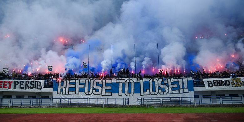 suporter, Viking, Tobias Ginanjar, Persib, Persijap Jepara, Super League, Persib Bandung, Super League 2025-2026, flare, PT Persib Bandung Bermartabat, Adhitia Putra Herawan, Ketua Viking: Fokus Dukung Persib di GBLA, Jangan Turun ke Lapangan!