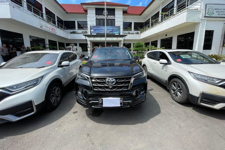 otomotif, mobil mewah, lelang, kendaraan bermotor, Doni Salmanan, mobil mewah doni salmanan, crazy rich, motor mewah, 10 Kendaraan Mewah Doni Salmanan Laku Dilelang, Tembus Rp 9,8 Miliar