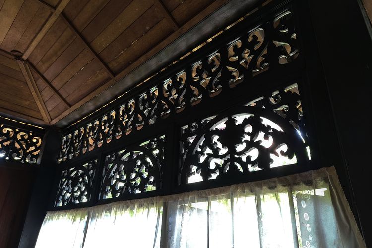 Rumah Penghulu Abu Seman, rumah penghulu abu seman kl, wisata sejarah kuala lumpur, rumah tradisional malaysia melayu, rumah hitam putih, Arti Ukiran Motif Bunga di Rumah Tradisional Malaysia, Bukan Sekedar Hiasan