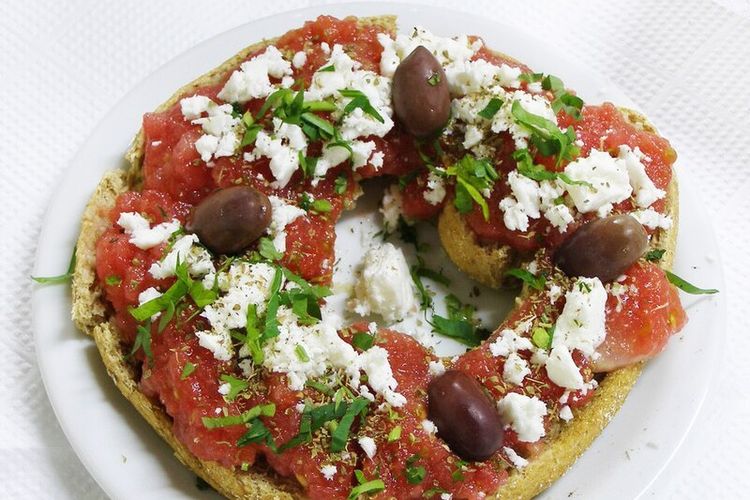 makanan, TasteAtlas, Pecel, 10 Salad Terbaik di Dunia Versi TasteAtlas, Ada Kuliner Indonesia?, 1. Dakos – Yunani, 2. Ovcharska Salata – Bulgaria, 3. Houria – Tunisia, 4. Insalata Caprese – Italia, 5. Fattoush – Lebanon, 6. Shopska Salata – Bulgaria, 7. Pecel – Indonesia, 8. Pai Huang Gua – China, 9. Piyaz – Turki, 10. Mechouia Salad – Tunisia