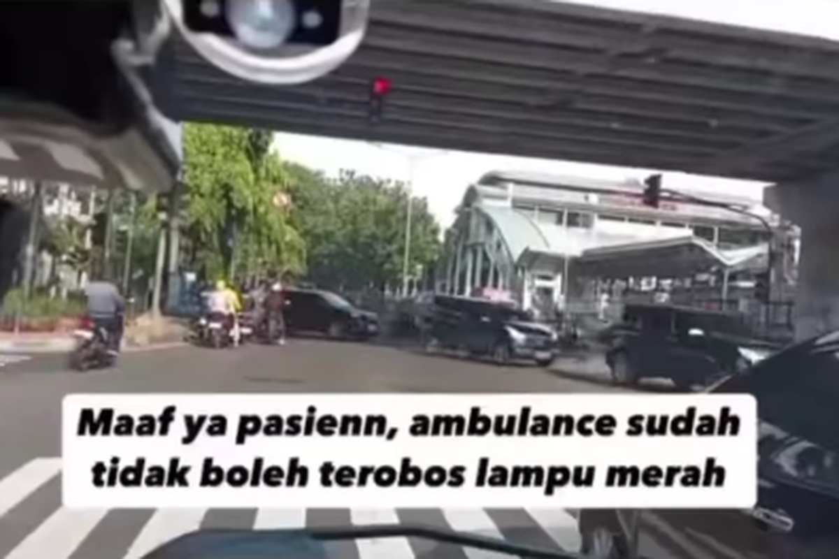 ambulans, perpanjangan STNK, pajak kendaraan, Ambulans, Jadwal MotoGP, Perpanjangan STNK, Pajak Kendaraan, Calo, Biro Jasa, Samsat, calo, biro jasa, samsat, Populer Otomotif, artikel terpopuler, nembak KTP saat bayar pajak mobil, [POPULER OTOMOTIF] Polisi Tegaskan Ambulans yang Bertugas Tidak Kena Tilang | Syarat dan Biaya Resmi Perpanjangan STNK | Bisakah Budaya Nembak KTP Saat Bayar Pajak Kendaraan Dihilangkan?