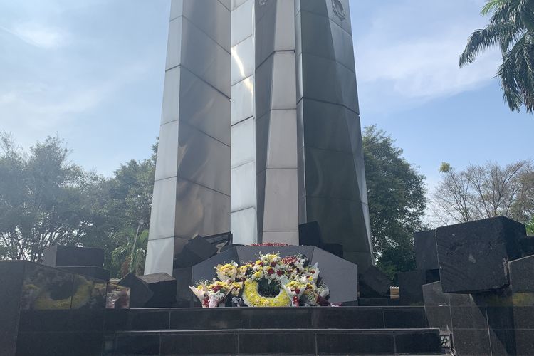 Soeharto, reformasi, presiden soeharto, reformasi 1998, Soeharto lengser, Soeharto pahlawan nasional, soeharto pahlawan, presiden soeharto diusulkan jadi pahlawan nasional, Pahlawan Nasional Soeharto, Kontroversi Soeharto, Krisis 1997-1998 dan Lengsernya Soeharto, Saat Kejayaan Orde Baru ke Titik Terendah Sejarah, Rupiah Tumbang, Kepercayaan Hilang, Gelombang Aksi Mahasiswa dan Krisis Politik, “Semua Datang ke Cendana”. Tekanan dari Dalam dan Luar, Krisis Memuncak, dari Trisakti ke Cendana, Pertemuan Terakhir di Cendana