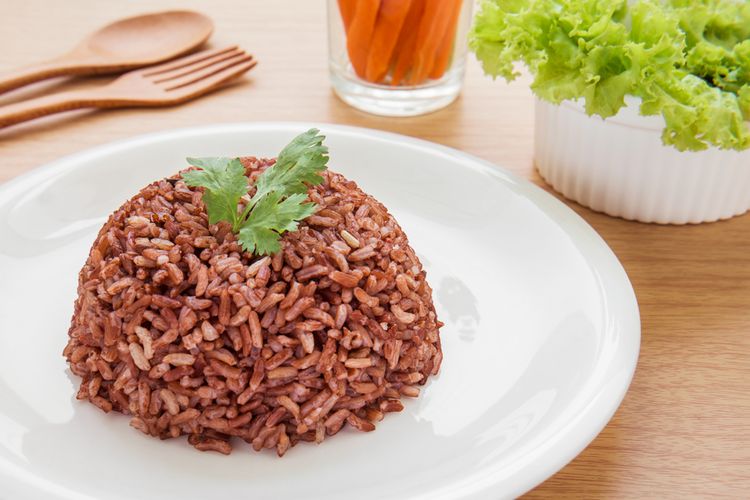 tips makan sehat, Tips Makan agar Tubuh Berenergi, agar tidak ngantuk setelah makan, Tips Makan agar Tubuh Berenergi, Jangan Sampai Malah Bikin Lemas, 1. Konsumsi karbohidrat yang lambat dicerna, 2. Seimbangkan asupan makronutrien, 3. Pilih gula dengan bijak, 4. Pastikan asupan magnesium dan kalsium cukup, 5. Tidur yang berkualitas