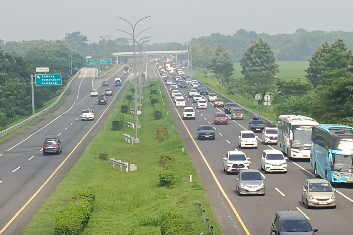 volume lalu lintas, gerbang tol, Arus Balik Lebaran: Volume Lalu Lintas di Tol Masih Meningkat