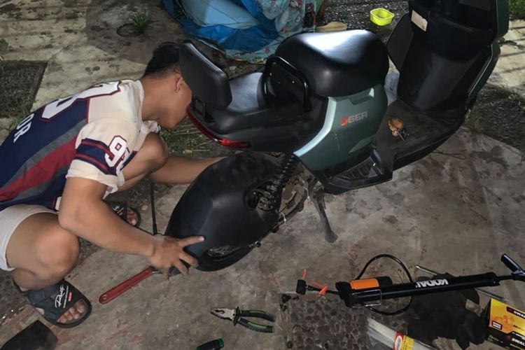 bengkel spesialis, motor listrik, upgrade performa, upgrade baterai, Terima Servis dan Upgrade Motor Listrik, Bisa Dipanggil ke Rumah