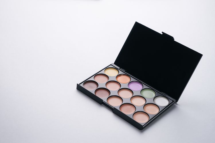 Makeup crack, makeup crack, Bubah Alfian, makeup anti crack, Jakarta X Beauty 2025, jakarta x beauty 2025, tips makeup anti crack, penyebab makeup crack, 4 Tips Makeup Anti Crack dari Bubah Alfian, Cocok untuk Area Berkerut, 1. Pilih produk complexion yang ringan, 2. Tipiskan aplikasi di area kerutan, 3. Gunakan produk yang sesuai dengan iklim tropis, 4. Sesuaikan penggunaan pelembab dengan tipe kulit