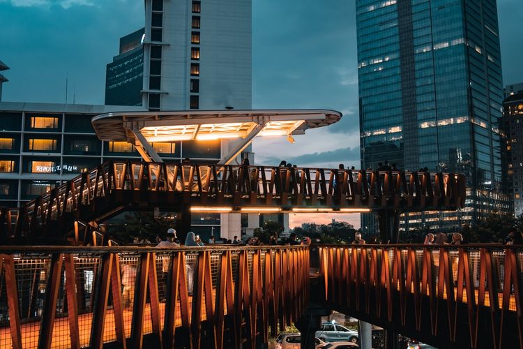 kuliner Jakarta, 7 Rekomendasi Wisata dan Kuliner di Sekitar Stasiun MRT, Apa Saja?, 1. Hutan Kota GBK (Stasiun MRT Istora Mandiri), 2. Blok M (Stasiun MRT Blok M), 3. M Bloc Space (Stasiun MRT Blok M), 4. Little Tokyo Blok M (Stasiun MRT Blok M), 5. Urban Forest Cipete (Stasiun MRT Cipete Raya), 6. Museum Basoeki Abdullah (Stasiun MRT Fatmawati), 7. JPO Phinisi (Stasiun MRT Bendungan Hilir), 8. Skydeck Bundaran HI (Stasiun MRT Bundaran HI)