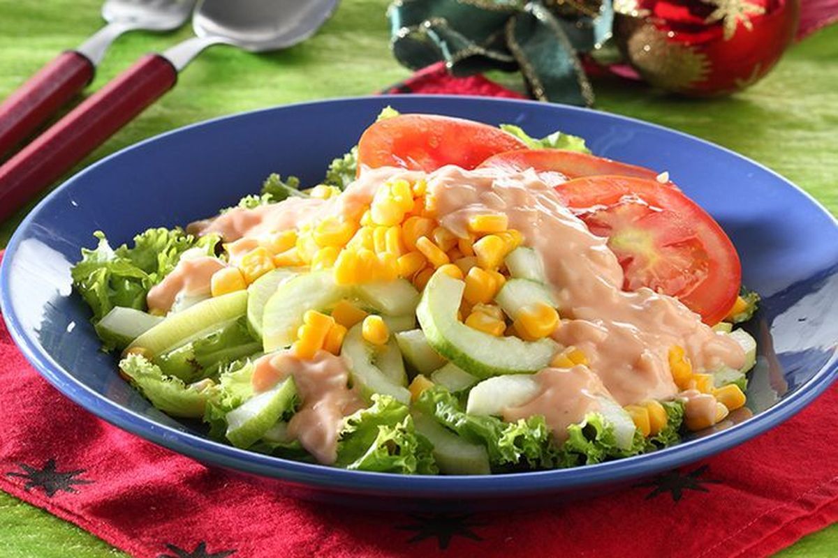 cara membuat salad sayur, resep salad sayur sehat, trik salad sayur tidak cepat berair, cara bikin salad tetap segar, tips salad anti layu, 10 Trik Bikin Salad Sayur Tetap Segar, Tidak Cepat Berair dan Tetap Kriuk, 1. Gunakan sayuran segar, 2. Cuci dengan air mengalir, 3. Simpan di wadah kedap udara, 4. Potong sayuran dengan tangan, 5. Blansir sebentar untuk sayuran keras, 6. Gunakan dressing secukupnya, 7. Tambahkan dressing saat akan disajikan, 8. Gunakan dressing berbasis minyak, 9. Tambahkan keju rendah lemak, 10. Tambahkan buah dengan benar