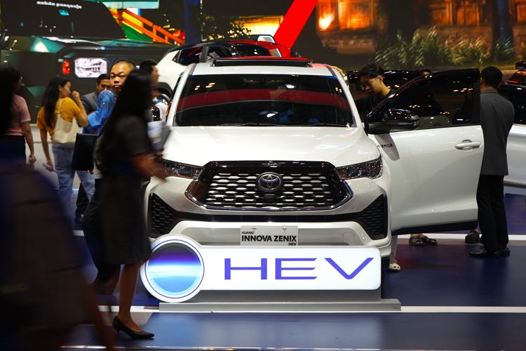 Gaikindo, mobil terlaris, Toyota Kijang Innova, Mitsubishi Xpander, daftar mobil terlaris, otomotif, penjualan mobil, Daftar mobil terlaris, Kijang Innova Zenix, Daftar mobil terlaris 2025, BYD Atto 1, Mitsubishi Destinator, BYD Atto 1 Jadi Mobil Terlaris Oktober 2025, Geser Innova, Avanza
