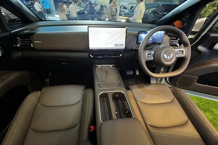 mobil listrik, Wuling, BYD M6, mobil baru, MPV listrik, Wuling Darion EV, Komparasi Wuling Darion EV Vs BYD M6, Siapa Unggul?, Desain dan Dimensi, Interior, Performa ,  Wuling Cortez Darion EVKesimpulan