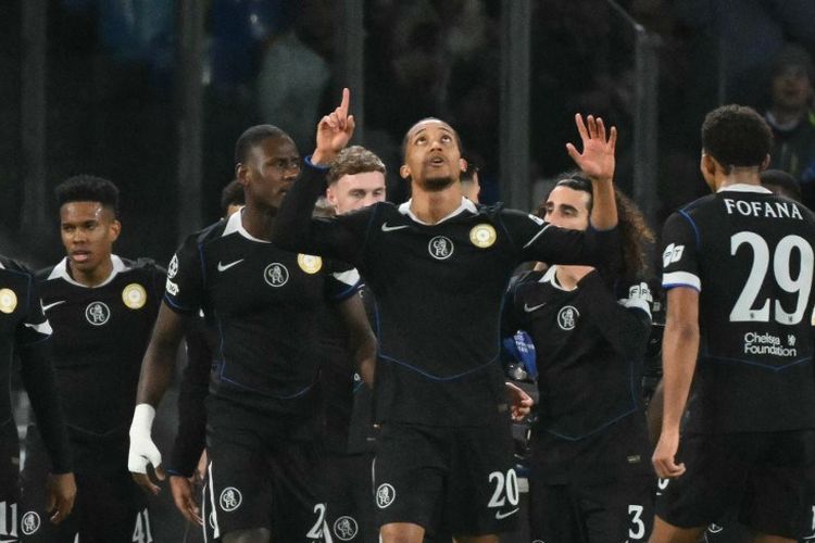 Liga Champions, Napoli, Chelsea, Napoli vs Chelsea, Liam Rosenior, Cole Palmer, Kata Liam Rosenior Usai Napoli vs Chelsea, Syukuri Adanya Cole Palmer